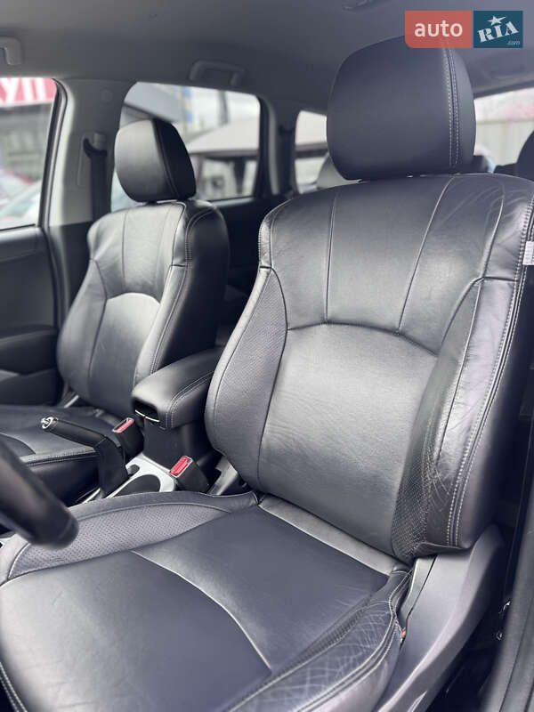 Позашляховик / Кросовер Mitsubishi Outlander XL 2010 в Києві