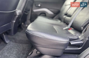 Внедорожник / Кроссовер Mitsubishi Outlander XL 2010 в 