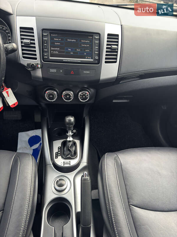 Позашляховик / Кросовер Mitsubishi Outlander XL 2010 в Києві