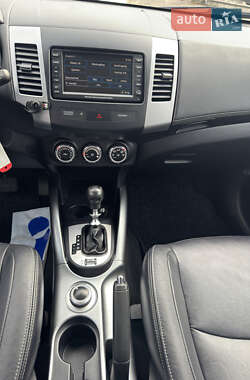 Внедорожник / Кроссовер Mitsubishi Outlander XL 2010 в 