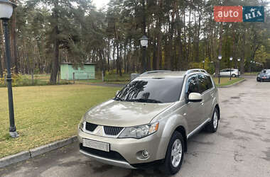 Позашляховик / Кросовер Mitsubishi Outlander XL 2008 в  фото 3 Позашляховик / Кросовер Mitsubishi Outlander XL 2008 в