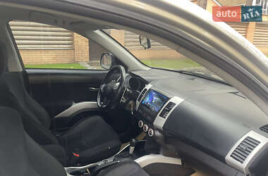 Позашляховик / Кросовер Mitsubishi Outlander XL 2008 в  фото 28 Позашляховик / Кросовер Mitsubishi Outlander XL 2008 в