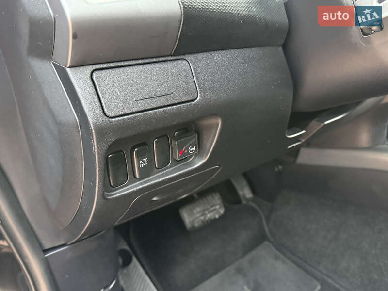 Позашляховик / Кросовер Mitsubishi Outlander XL 2008 в Одесі