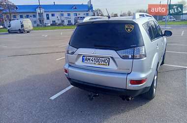 Внедорожник / Кроссовер Mitsubishi Outlander XL 2010 в 