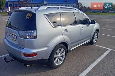 Внедорожник / Кроссовер Mitsubishi Outlander XL 2010 в 