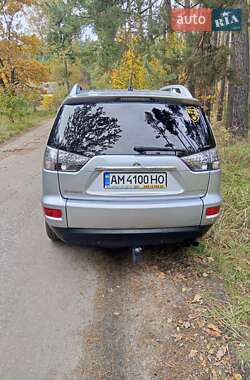 Внедорожник / Кроссовер Mitsubishi Outlander XL 2010 в 