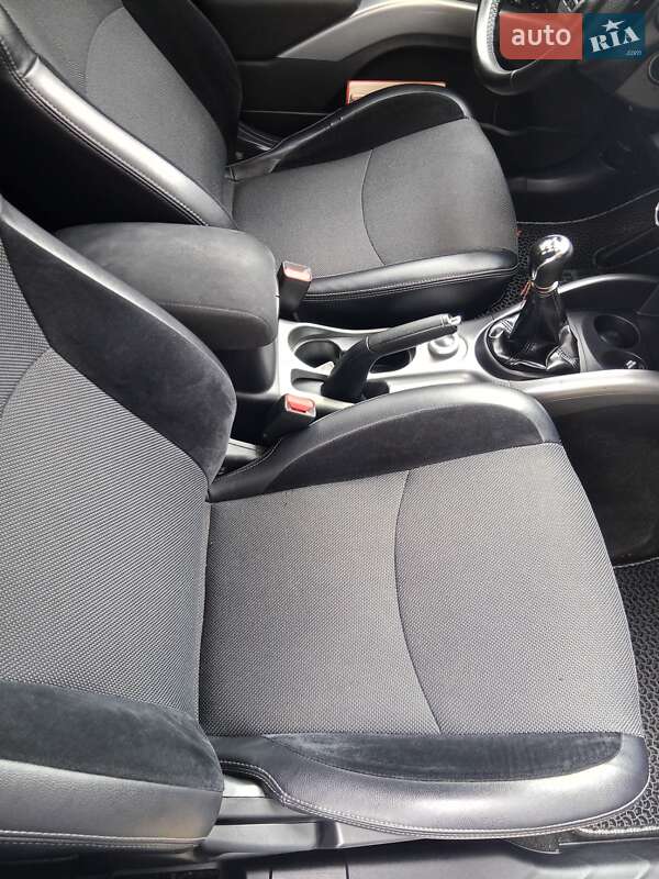 Позашляховик / Кросовер Mitsubishi Outlander XL 2010 в Житомирі