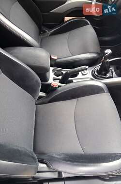Внедорожник / Кроссовер Mitsubishi Outlander XL 2010 в 