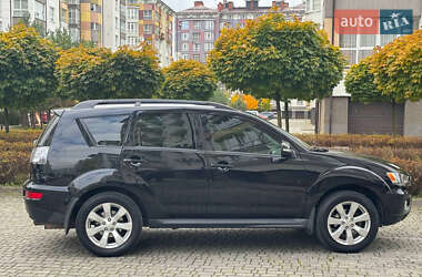 Позашляховик / Кросовер Mitsubishi Outlander XL 2012 в 
