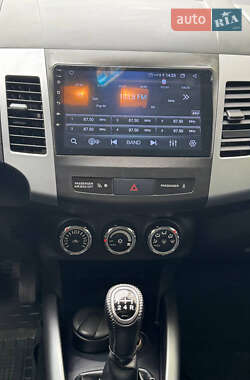 Позашляховик / Кросовер Mitsubishi Outlander XL 2012 в 
