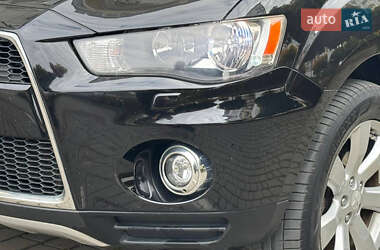 Позашляховик / Кросовер Mitsubishi Outlander XL 2012 в 