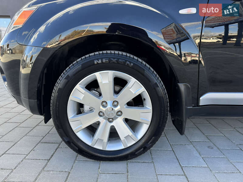 Позашляховик / Кросовер Mitsubishi Outlander XL 2008 в Івано-Франківську