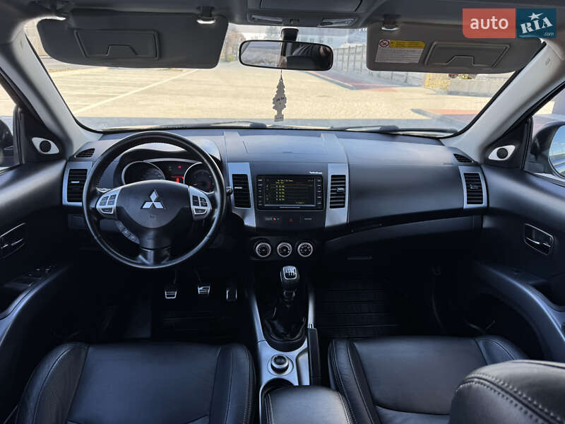 Позашляховик / Кросовер Mitsubishi Outlander XL 2008 в Івано-Франківську