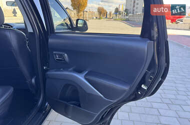 Позашляховик / Кросовер Mitsubishi Outlander XL 2008 в 