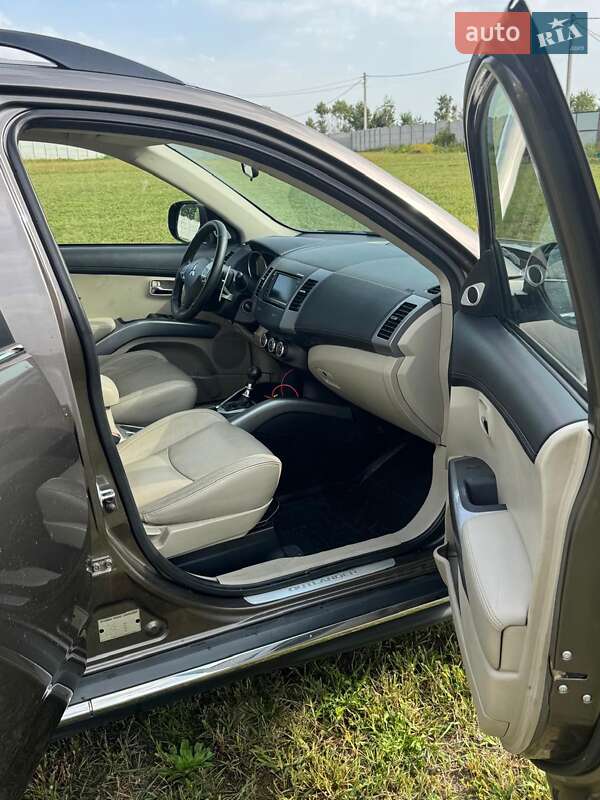 Внедорожник / Кроссовер Mitsubishi Outlander XL 2011 в Чернигове фото 4 Внедорожник / Кроссовер Mitsubishi Outlander XL 2011 в Чернигове