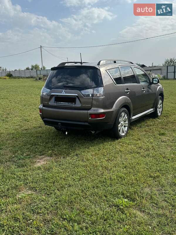 Внедорожник / Кроссовер Mitsubishi Outlander XL 2011 в Чернигове фото 8 Внедорожник / Кроссовер Mitsubishi Outlander XL 2011 в Чернигове
