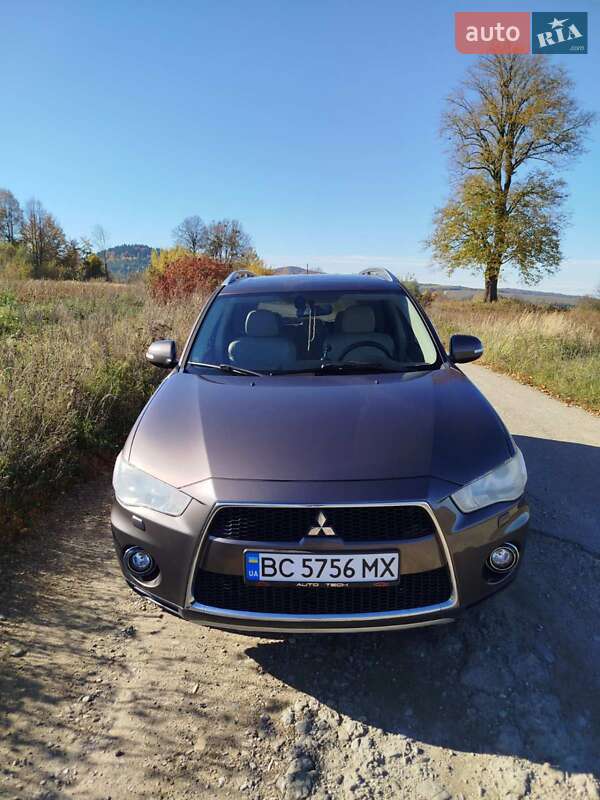 Внедорожник / Кроссовер Mitsubishi Outlander XL 2010 в Самборе фото 10 Внедорожник / Кроссовер Mitsubishi Outlander XL 2010 в Самборе