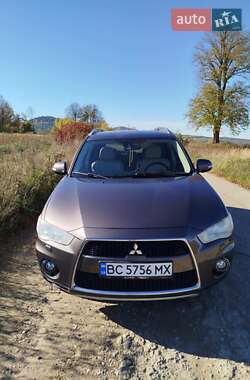 Позашляховик / Кросовер Mitsubishi Outlander XL 2010 в  фото 10 Позашляховик / Кросовер Mitsubishi Outlander XL 2010 в