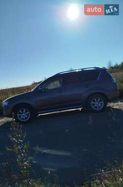Позашляховик / Кросовер Mitsubishi Outlander XL 2010 в  фото 13 Позашляховик / Кросовер Mitsubishi Outlander XL 2010 в