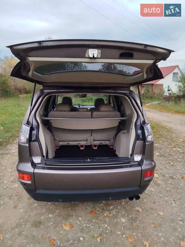 Внедорожник / Кроссовер Mitsubishi Outlander XL 2010 в Самборе фото 17 Внедорожник / Кроссовер Mitsubishi Outlander XL 2010 в Самборе