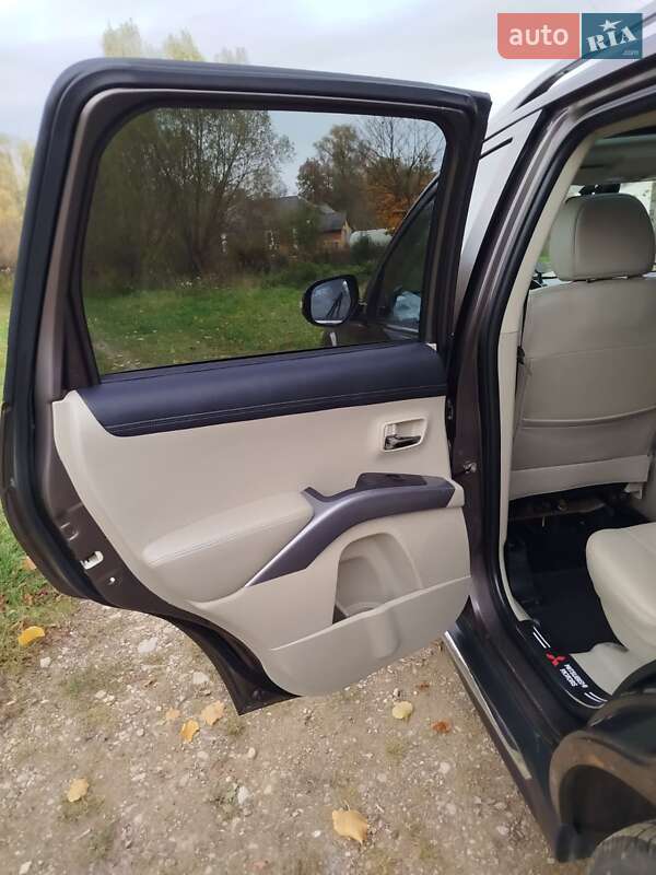 Внедорожник / Кроссовер Mitsubishi Outlander XL 2010 в Самборе фото 23 Внедорожник / Кроссовер Mitsubishi Outlander XL 2010 в Самборе