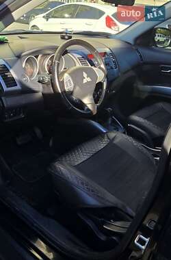 Внедорожник / Кроссовер Mitsubishi Outlander XL 2011 в 