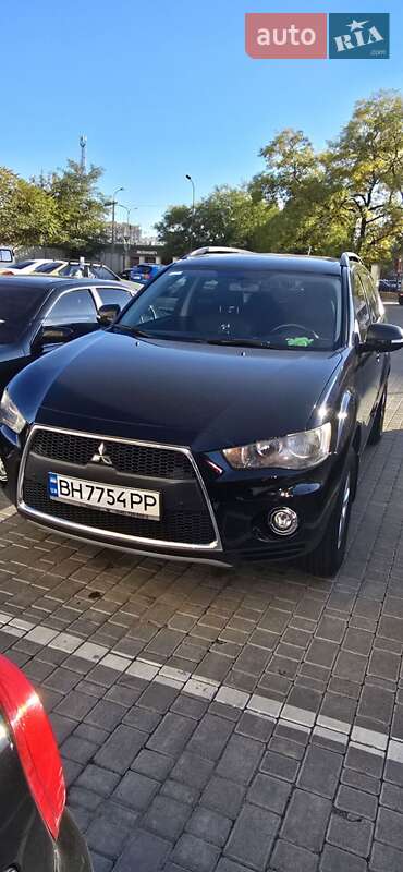 Внедорожник / Кроссовер Mitsubishi Outlander XL 2011 в 