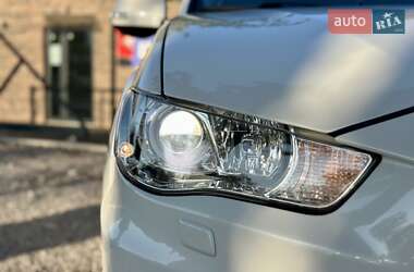Внедорожник / Кроссовер Mitsubishi Outlander XL 2011 в 