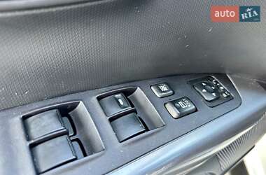 Внедорожник / Кроссовер Mitsubishi Outlander XL 2011 в 