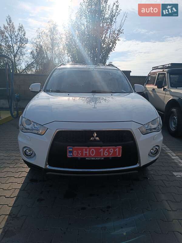 Позашляховик / Кросовер Mitsubishi Outlander XL 2011 в Дубні фото 3 Позашляховик / Кросовер Mitsubishi Outlander XL 2011 в Дубні