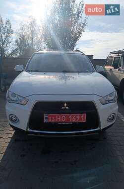 Позашляховик / Кросовер Mitsubishi Outlander XL 2011 в 