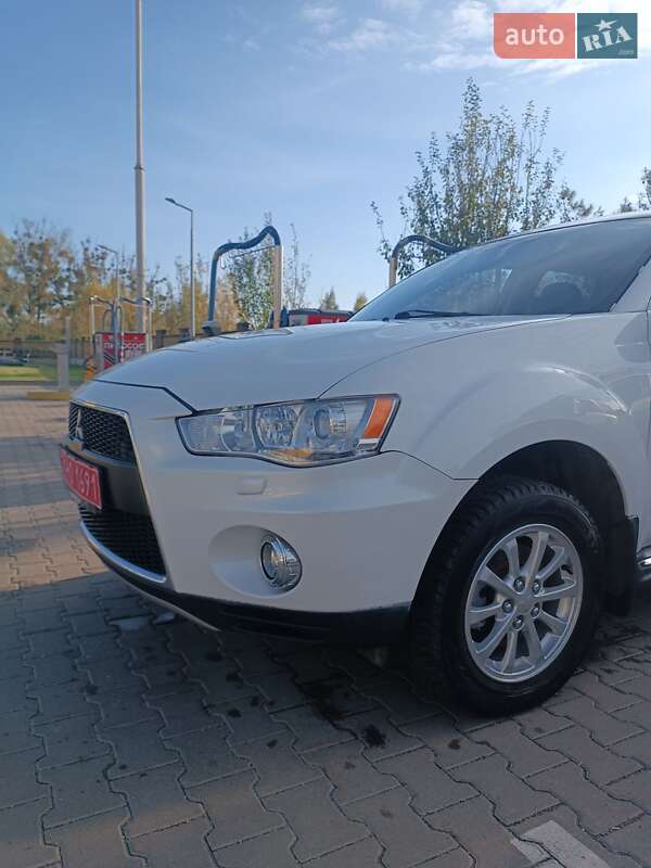 Позашляховик / Кросовер Mitsubishi Outlander XL 2011 в Дубні фото 8 Позашляховик / Кросовер Mitsubishi Outlander XL 2011 в Дубні