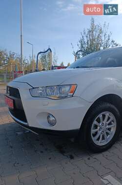 Позашляховик / Кросовер Mitsubishi Outlander XL 2011 в 