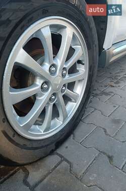 Позашляховик / Кросовер Mitsubishi Outlander XL 2011 в 
