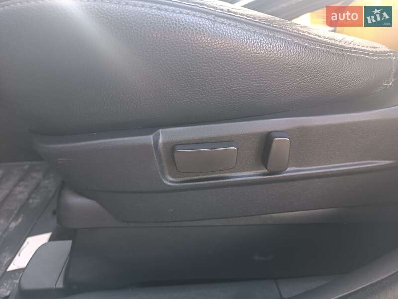 Позашляховик / Кросовер Mitsubishi Outlander XL 2011 в Дубні фото 26 Позашляховик / Кросовер Mitsubishi Outlander XL 2011 в Дубні