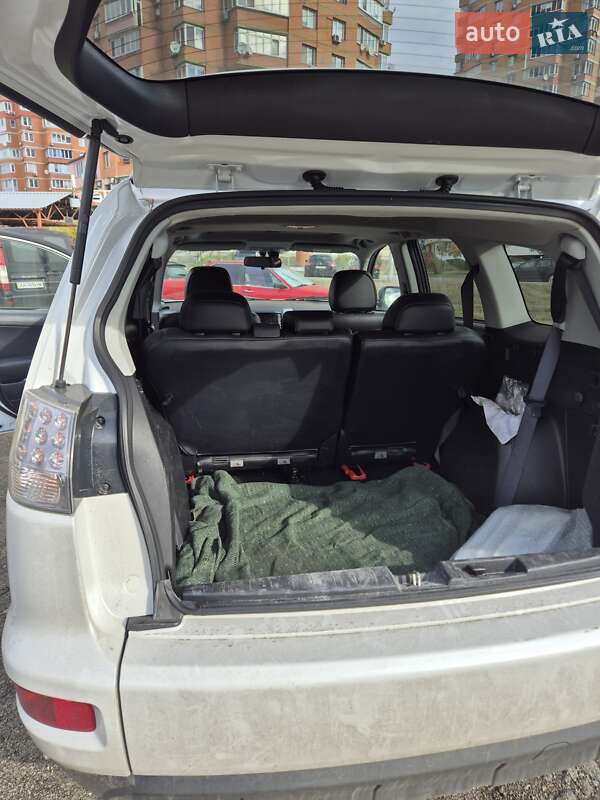 Позашляховик / Кросовер Mitsubishi Outlander XL 2011 в Києві фото 11 Позашляховик / Кросовер Mitsubishi Outlander XL 2011 в Києві