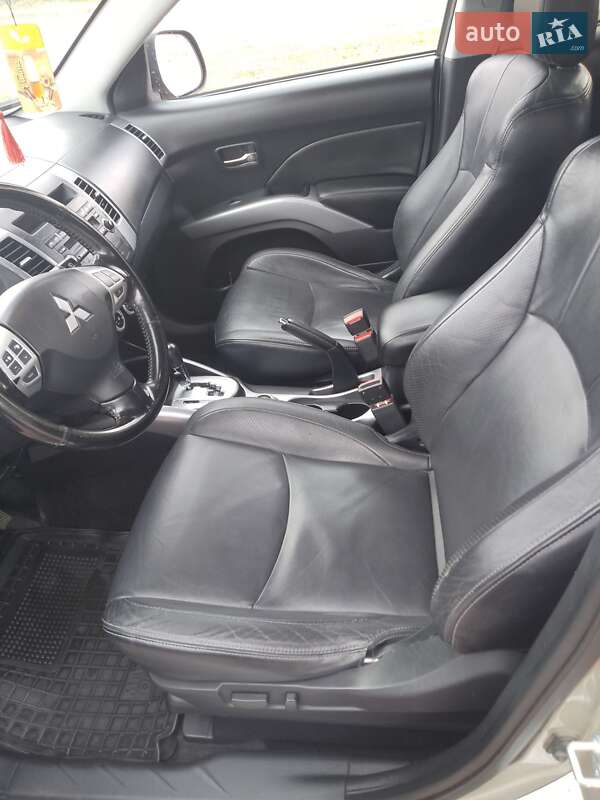 Позашляховик / Кросовер Mitsubishi Outlander XL 2007 в Трускавці фото 16 Позашляховик / Кросовер Mitsubishi Outlander XL 2007 в Трускавці