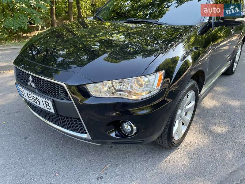 Внедорожник / Кроссовер Mitsubishi Outlander XL 2012 в Полтаве