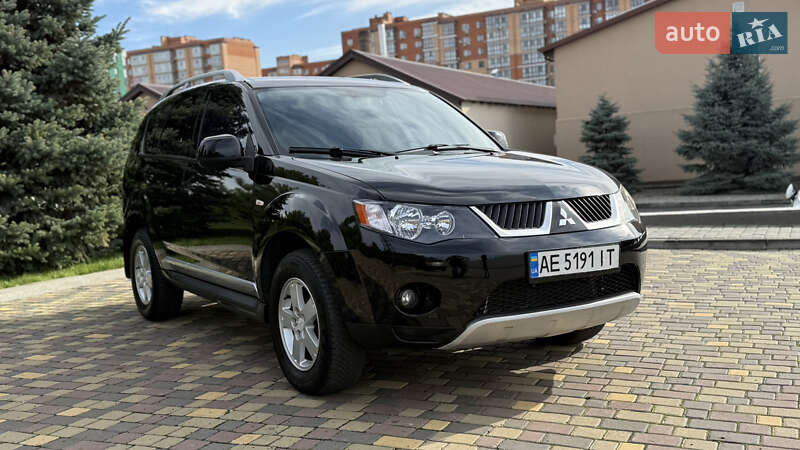 Внедорожник / Кроссовер Mitsubishi Outlander XL 2009 в Днепре фото 4 Внедорожник / Кроссовер Mitsubishi Outlander XL 2009 в Днепре