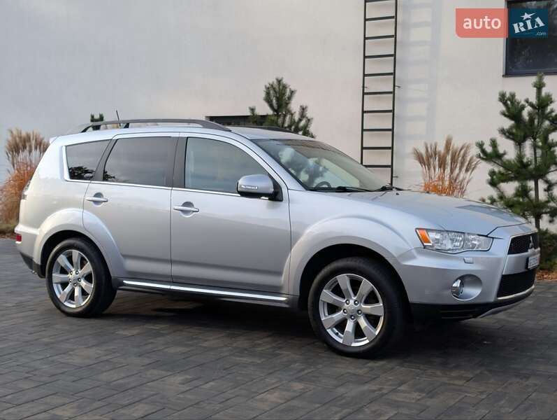 Внедорожник / Кроссовер Mitsubishi Outlander XL 2012 в Луцке