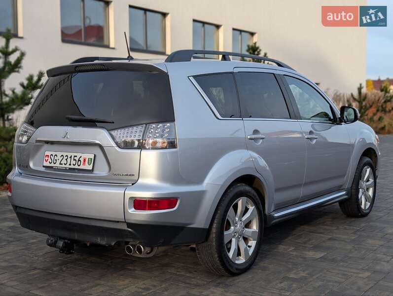 Внедорожник / Кроссовер Mitsubishi Outlander XL 2012 в Луцке