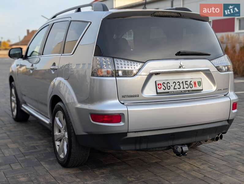 Внедорожник / Кроссовер Mitsubishi Outlander XL 2012 в Луцке