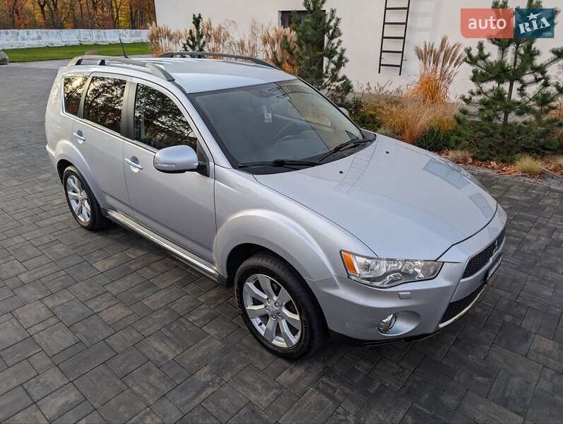 Внедорожник / Кроссовер Mitsubishi Outlander XL 2012 в Луцке