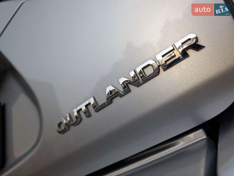 Внедорожник / Кроссовер Mitsubishi Outlander XL 2012 в Луцке