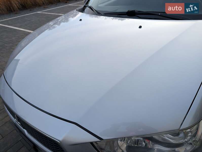 Внедорожник / Кроссовер Mitsubishi Outlander XL 2012 в Луцке