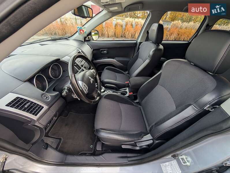 Внедорожник / Кроссовер Mitsubishi Outlander XL 2012 в Луцке