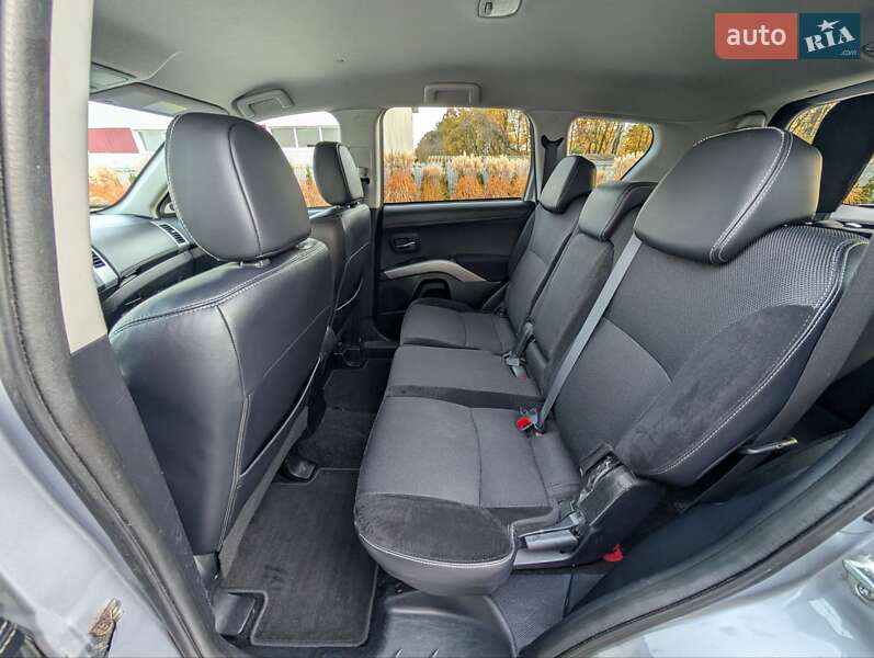 Внедорожник / Кроссовер Mitsubishi Outlander XL 2012 в Луцке