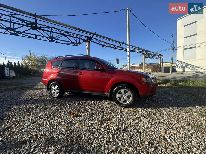 Внедорожник / Кроссовер Mitsubishi Outlander XL 2011 в Ивано-Франковске