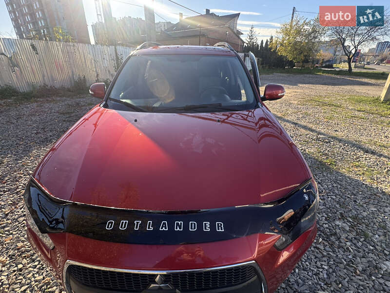 Внедорожник / Кроссовер Mitsubishi Outlander XL 2011 в Ивано-Франковске