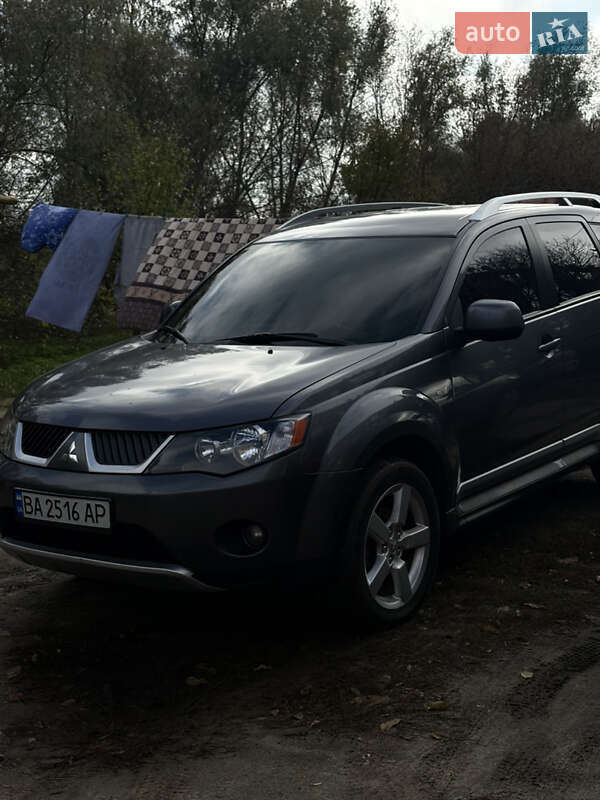 Позашляховик / Кросовер Mitsubishi Outlander XL 2009 в Новомиргороді